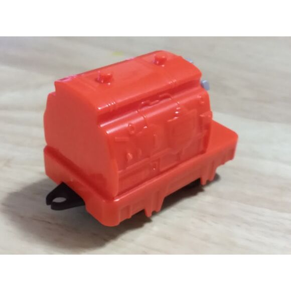 TOMY Trackmaster Thomas & Friends Train car GDV 33 Red  Turning Wheel - Picture 7 of 14